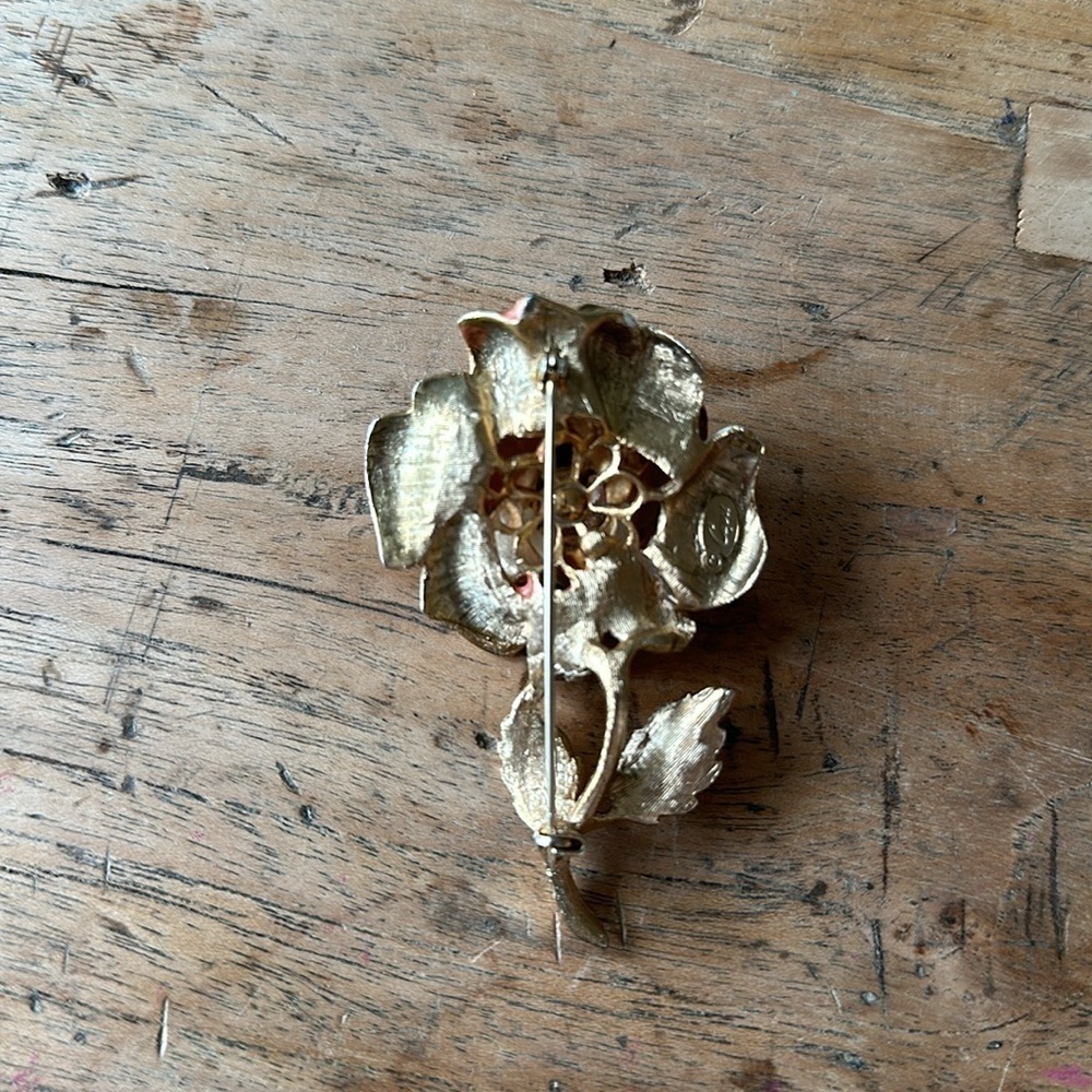 Vintage Large Signed CAPRI Rose Flower Brooch – Gold Tone Enamel – 3 Inches - Picture 4 of 7